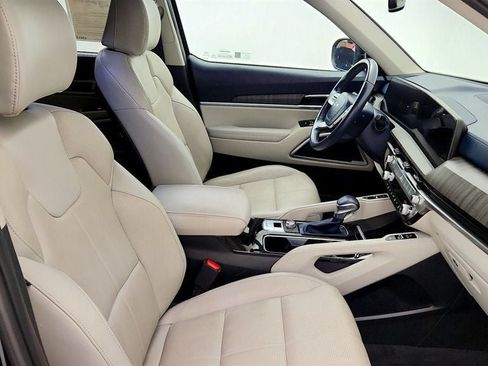 Used 2024 Kia Telluride EX w/ EX Captain's Chair Package FWD image 26