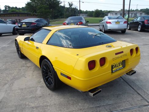 Used 1996 Chevrolet Corvette Coupe image 12