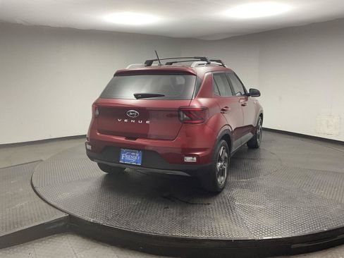 Used 2024 Hyundai Venue SEL FWD image 7