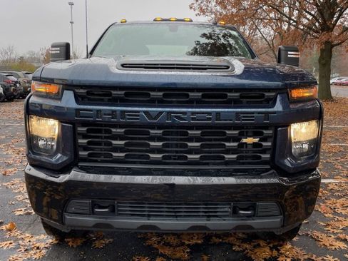 Used 2021 Chevrolet Silverado 2500 Custom w/ Custom Value Package image 2