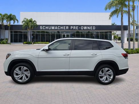 Used 2023 Volkswagen Atlas SE w/ Panoramic Sunroof Package FWD image 4