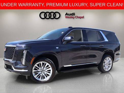 Used 2025 Cadillac Escalade Premium Luxury AWD/4WD image 1