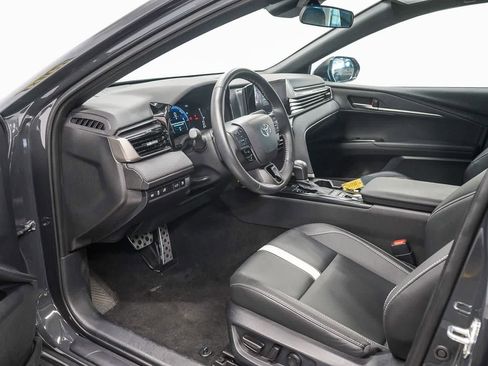 Used 2025 Toyota Camry SE image 17