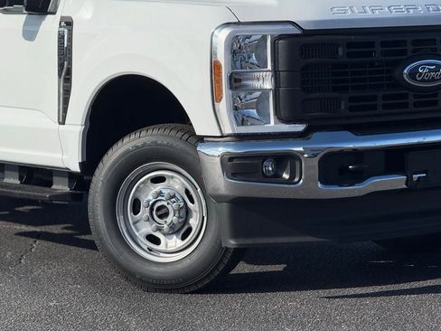 New 2026 Ford F250 XL w/ XL Chrome Package AWD/4WD image 3