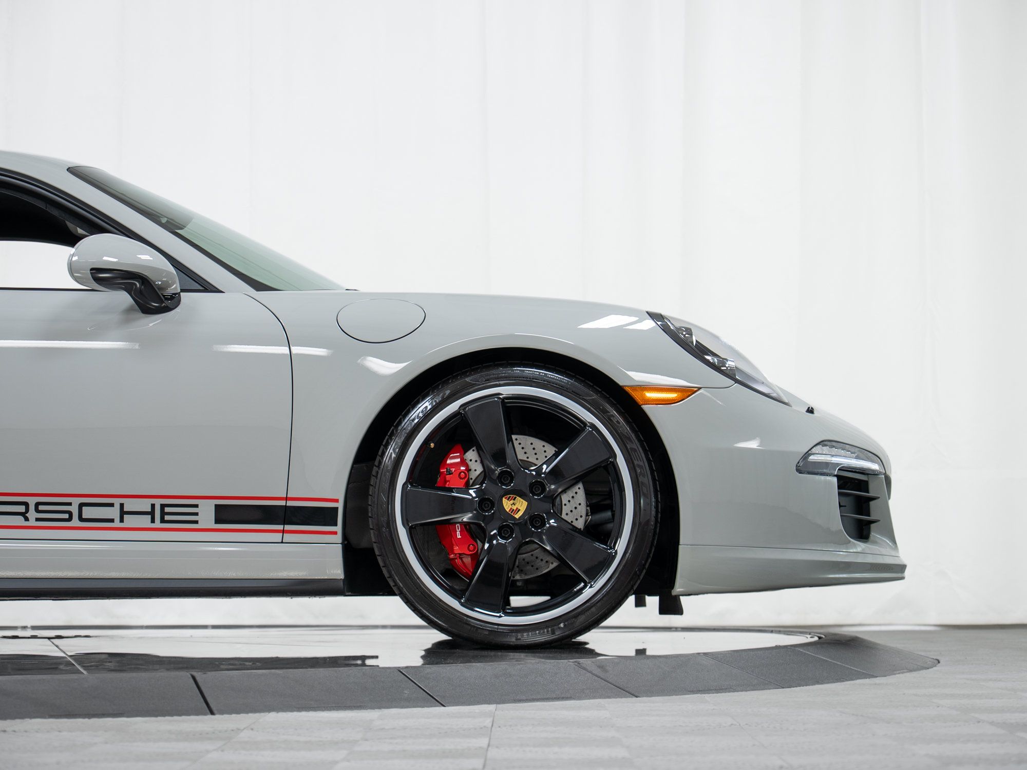 Certified 2016 Porsche 911 Carrera GTS RWD image 11