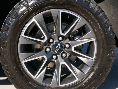 Used 2021 Chevrolet Suburban Z71 w/ Rear Media and Nav Package image 17