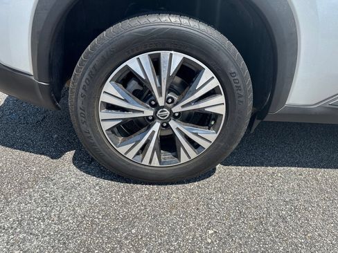 Used 2021 Nissan Rogue SV FWD image 11