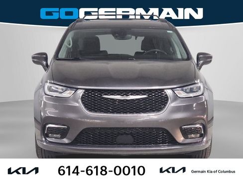 Used 2022 Chrysler Pacifica Touring-L image 3