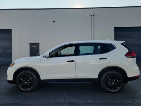 Used 2018 Nissan Rogue S AWD/4WD image 2