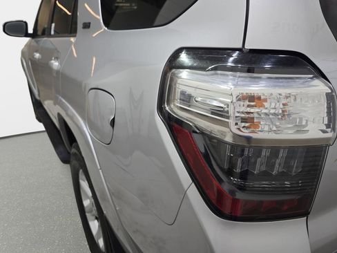 Used 2014 Toyota 4Runner SR5 AWD/4WD image 31