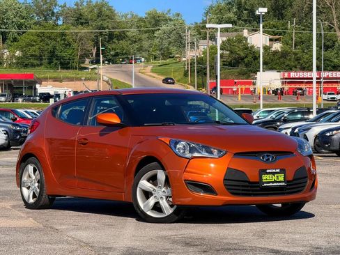 Used 2013 Hyundai Veloster FWD image 1