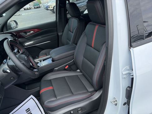 New 2026 Chevrolet Traverse RS image 17