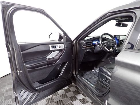 Used 2020 Ford Explorer Platinum w/ Premium Technology Package AWD/4WD image 24