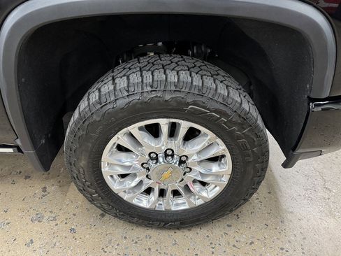 Used 2022 Chevrolet Silverado 2500 High Country w/ Z71 Off-Road Package image 19