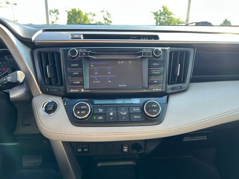 Used 2018 Toyota RAV4 XLE FWD image 17