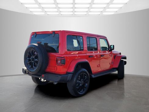 Used 2025 Jeep Wrangler Unlimited Sahara image 4