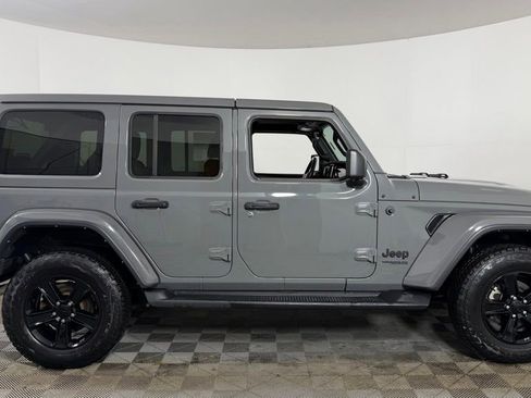 Used 2022 Jeep Wrangler Unlimited Sahara AWD/4WD image 8