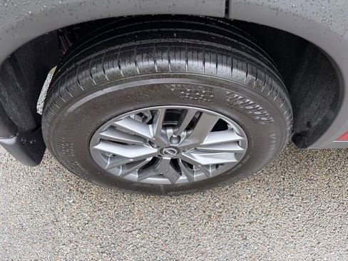 Used 2025 Nissan Rogue S AWD/4WD image 12