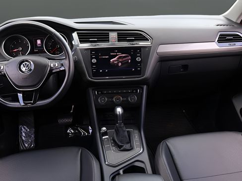 Used 2019 Volkswagen Tiguan SE w/ Panoramic Sunroof Package FWD image 15