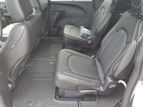 New 2027 Chrysler Pacifica LX FWD image 13