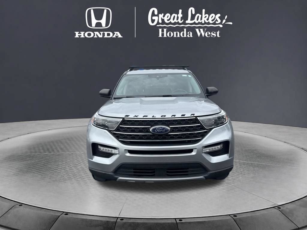 Used 2021 Ford Explorer XLT w/ Equipment Group 202A AWD/4WD image 3