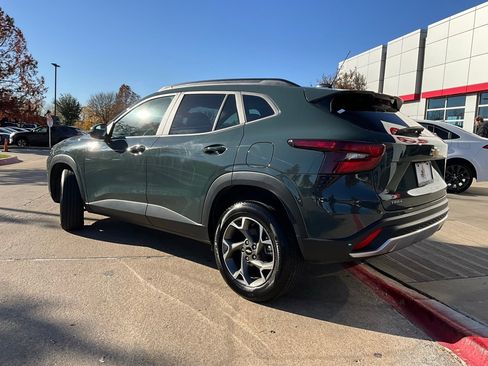 Used 2025 Chevrolet Trax LT image 8