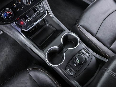 Used 2019 GMC Terrain SLT FWD image 17