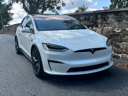 Used 2022 Tesla Model X image 12