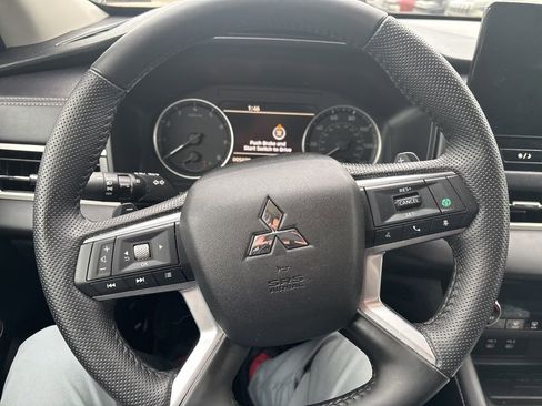 Used 2025 Mitsubishi Outlander SE AWD/4WD image 9