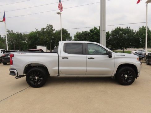 Used 2020 Chevrolet Silverado 1500 Custom w/ Custom Value Package AWD/4WD image 8