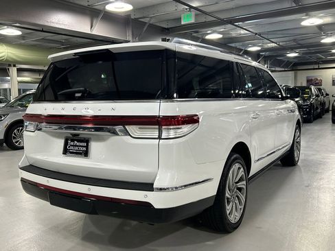 Certified 2022 Lincoln Navigator L Reserve AWD/4WD image 2