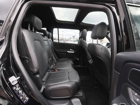 Used 2023 Mercedes-Benz GLB 250 4MATIC w/ Premium Package image 42