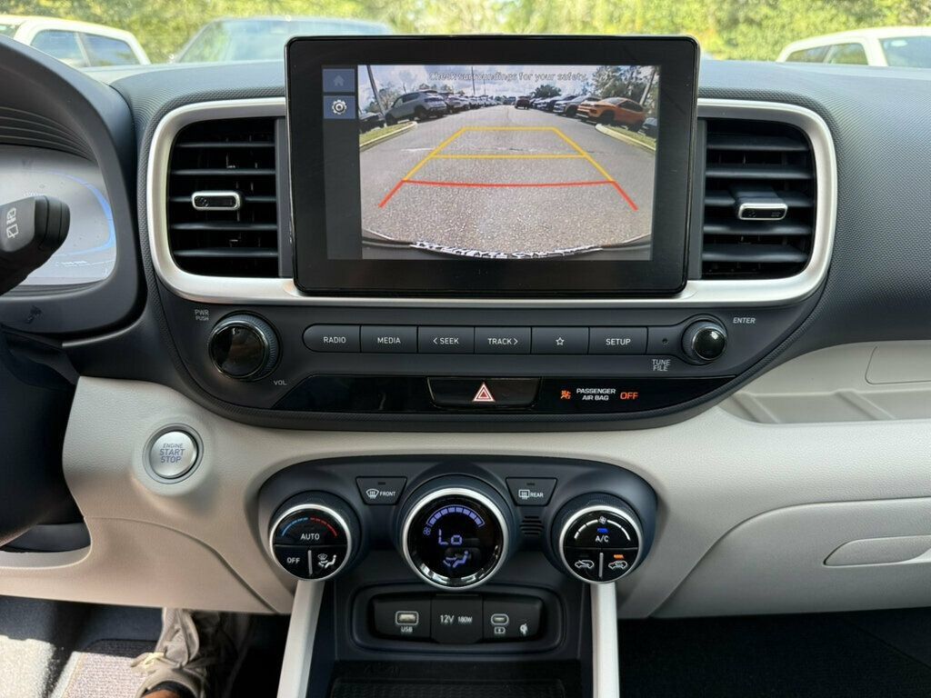Used 2026 Hyundai Venue SEL FWD image 6