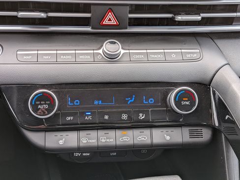 Used 2025 Hyundai Elantra SEL image 25