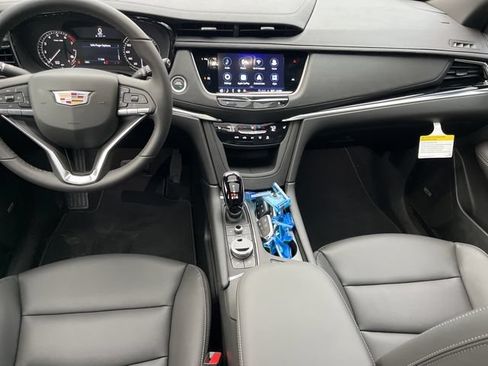 New 2025 Cadillac XT6 Luxury FWD image 33