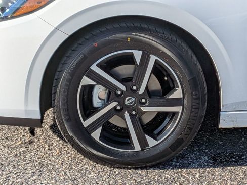 Used 2024 Nissan Sentra SV FWD image 13