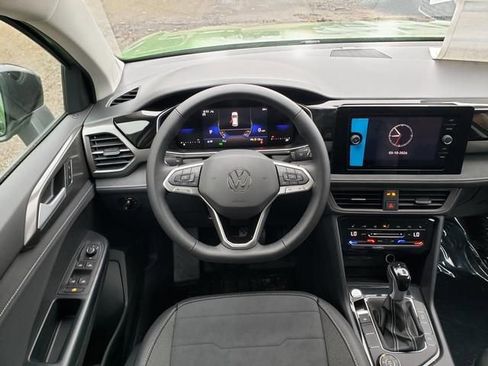 New 2026 Volkswagen Taos SE image 9