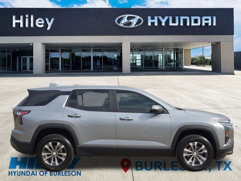 Used 2025 Chevrolet Equinox LT w/ Safety and Technology Package image 3