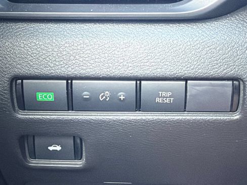 Used 2025 Nissan Sentra S FWD image 32
