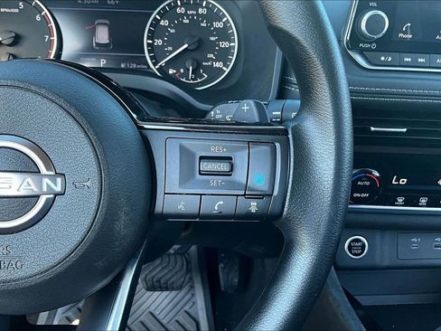 Used 2022 Nissan Rogue SV FWD image 12