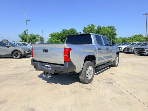 Used 2025 Toyota Tacoma SR AWD/4WD image 5