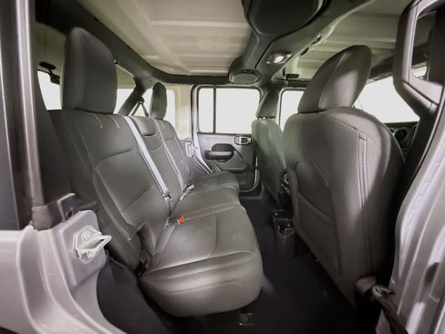 Used 2018 Jeep Wrangler Unlimited Sport S image 27