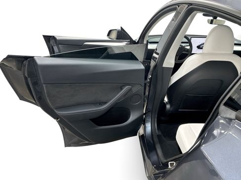 Certified 2023 Tesla Model Y Long Range AWD/4WD image 10