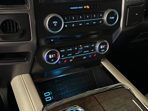 Used 2018 Ford Expedition Platinum RWD image 50