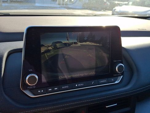 Used 2023 Nissan Rogue SV image 15