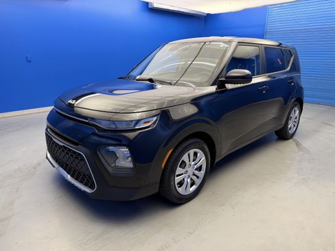 Used 2022 Kia Soul LX FWD image 4