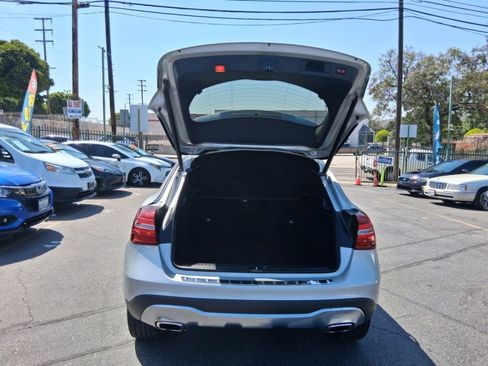 Used 2018 Mercedes-Benz GLA 250 4MATIC w/ Premium Package image 8