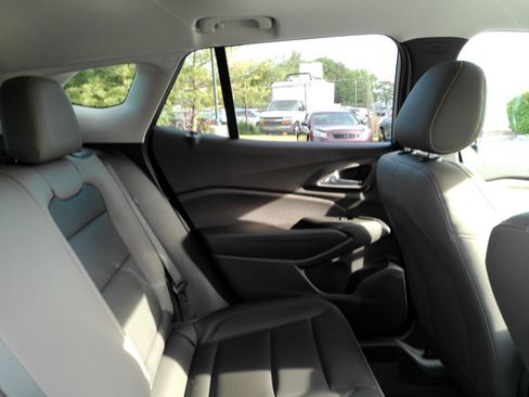 Certified 2025 Chevrolet Trax ACTIV w/ Sunroof Package FWD image 18