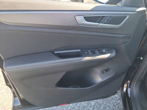 Used 2025 Volkswagen Atlas Cross Sport SE image 18