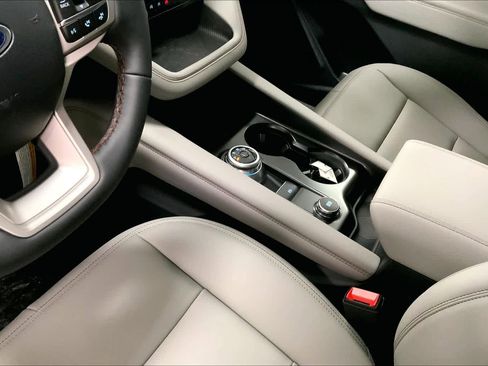 New 2026 Ford Explorer Active w/ Active Comfort Package image 6